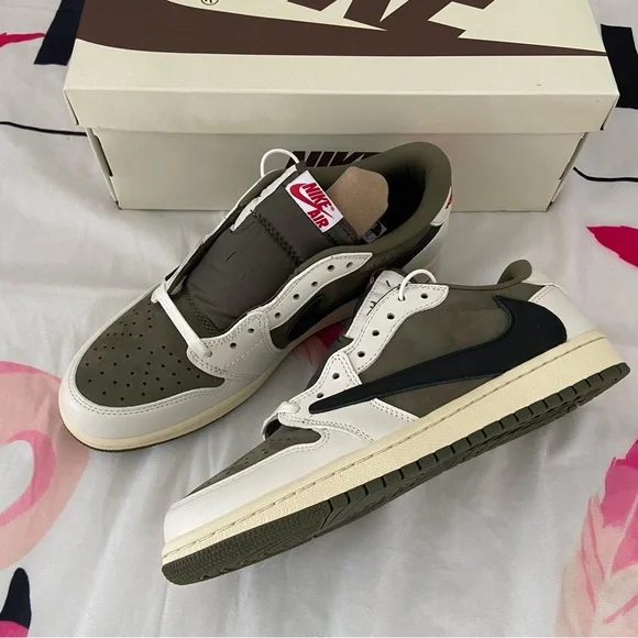 Travis Scott X Air Jordan 1 Low Og Olive Sneakers